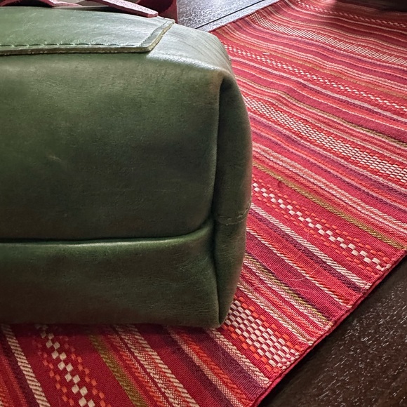 Portland Leather Green Tote Bag - Picture 4 of 7
